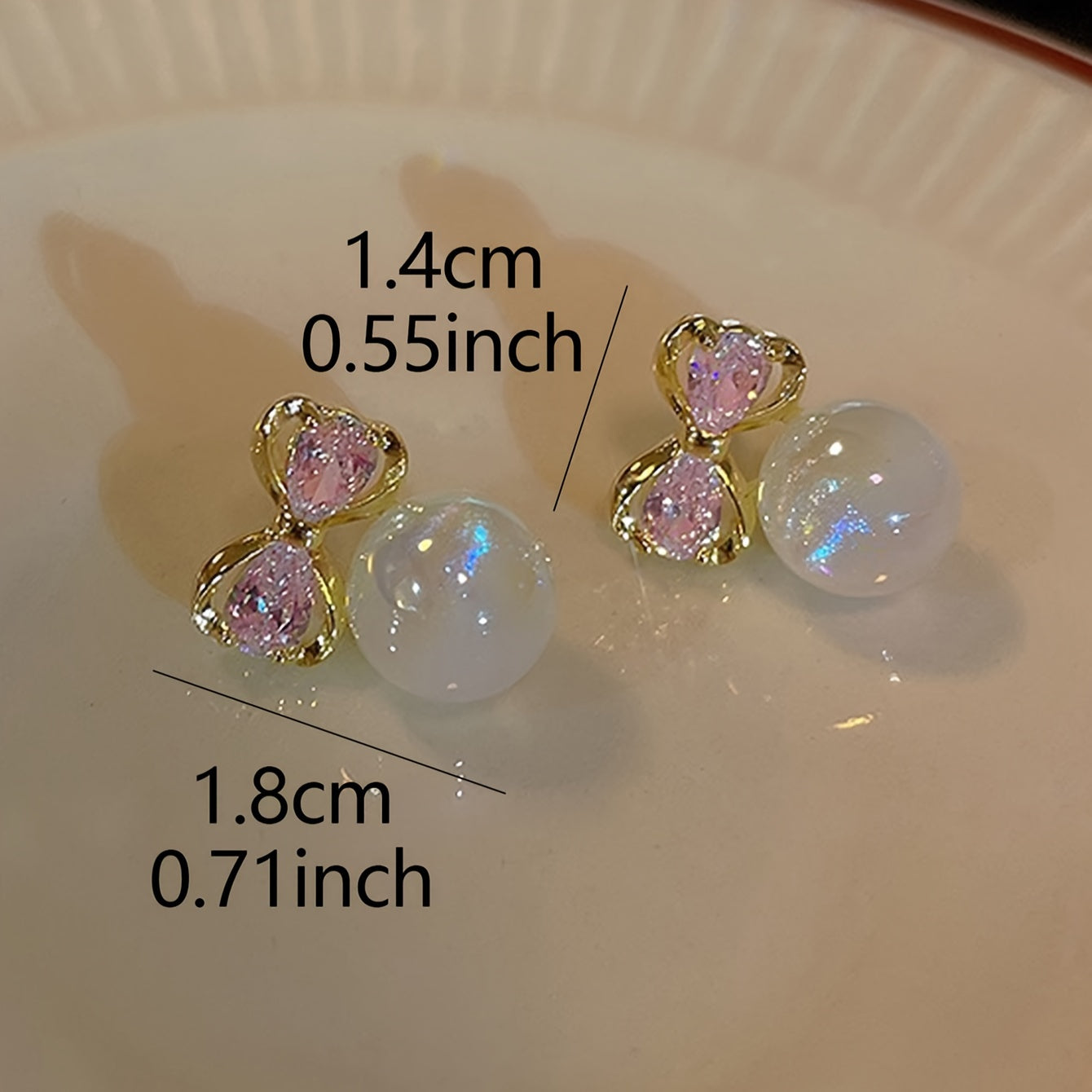 Elegante Ohrstecker mit Schleife und Kunstperlen – luxuriöse Zinklegierung für Damen, perfekt für den Alltag oder Partys.