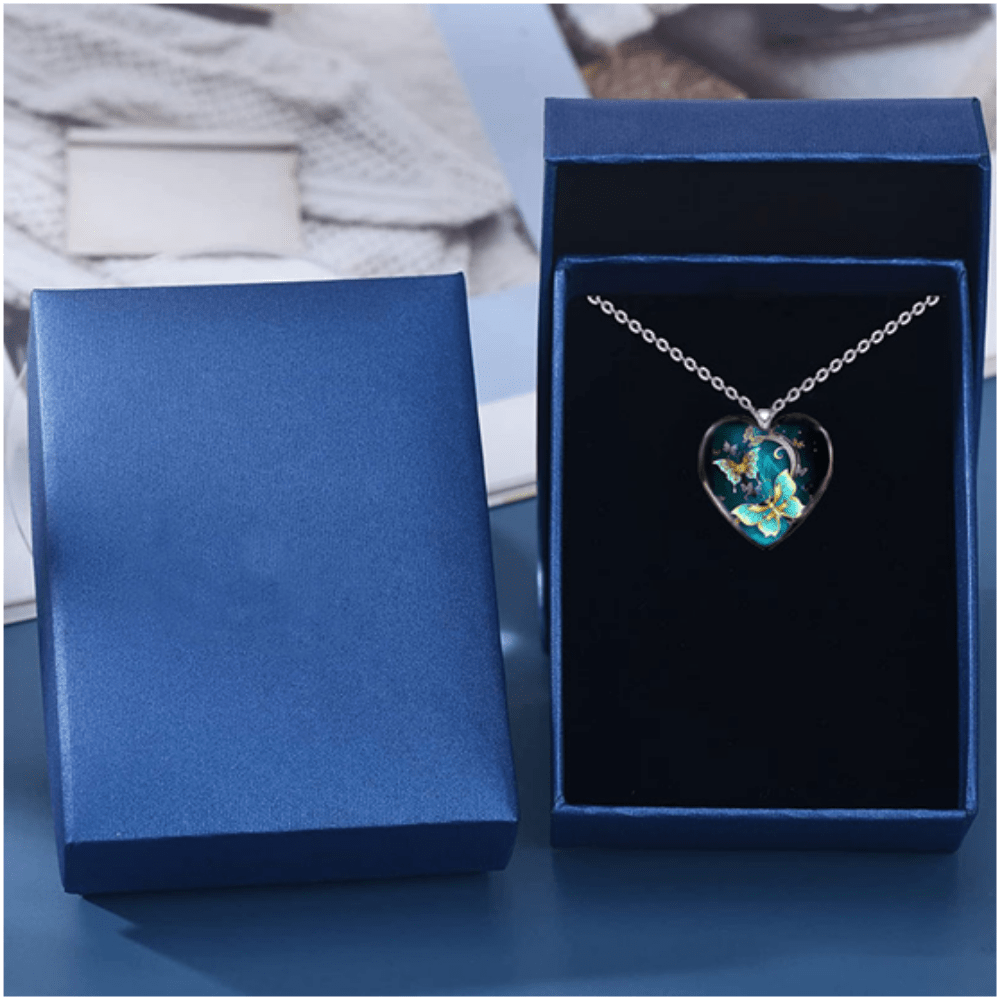 Exquisite Heart-shaped Blue And Green Butterfly Pattern Alloy Pendant Necklace For Gift Ornament Accessory Fashion Jewelry