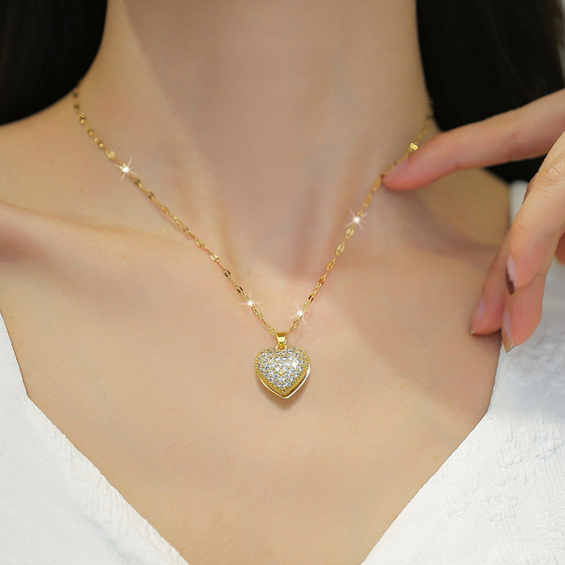 Exquisite and fashionable gorgeous peach heart pearl shell Zirconia pendant necklace, a gift for Christmas Eve, birthday gift for women, Christmas gift for family and friends