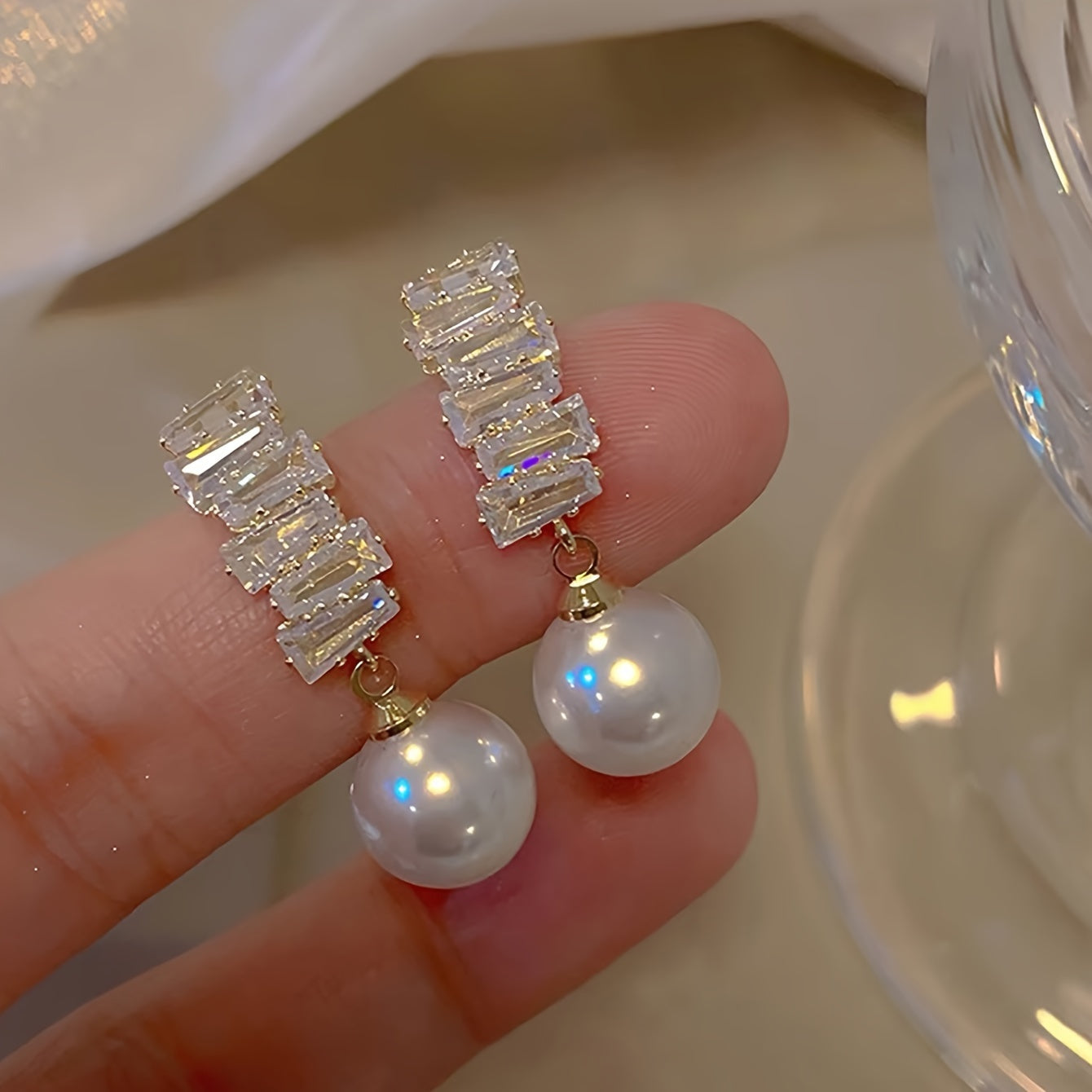 Elegante, französisch inspirierte Ohrhänger mit Kunstperlen und Zirkonia – Luxuriöses Kupfer, perfekt für Partys und den alltäglichen Glamour