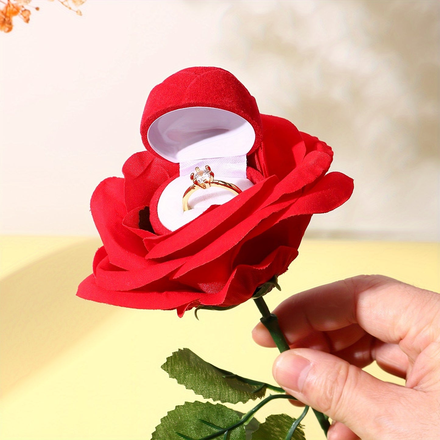 Moderne Verlobungsring-Box in Rosenform – 1 Schmucketui aus Samt mit Blumenmotiv und Stoffinnenseite, Magnetverschluss, abschließbar, Tischdisplay – ideal für Heiratsanträge, Hochzeiten und besondere Anlässe