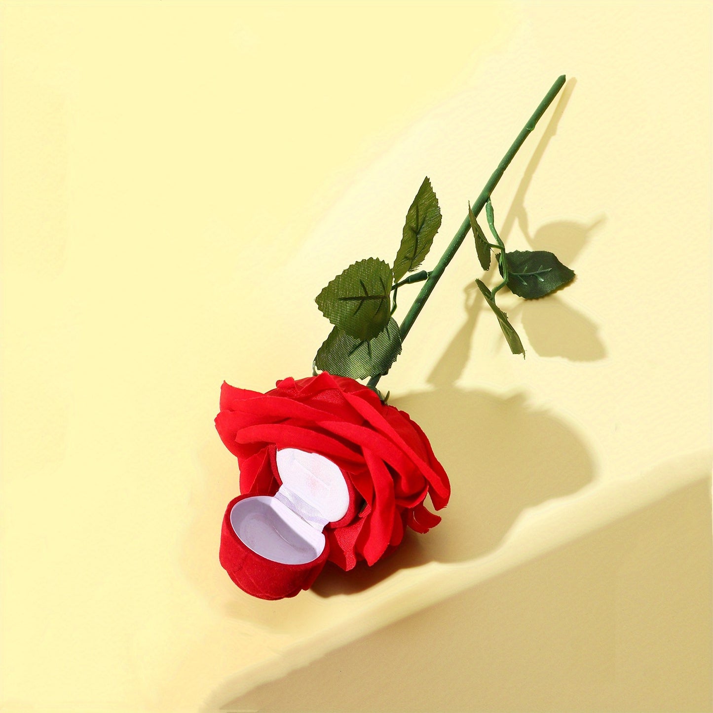 Moderne Verlobungsring-Box in Rosenform – 1 Schmucketui aus Samt mit Blumenmotiv und Stoffinnenseite, Magnetverschluss, abschließbar, Tischdisplay – ideal für Heiratsanträge, Hochzeiten und besondere Anlässe