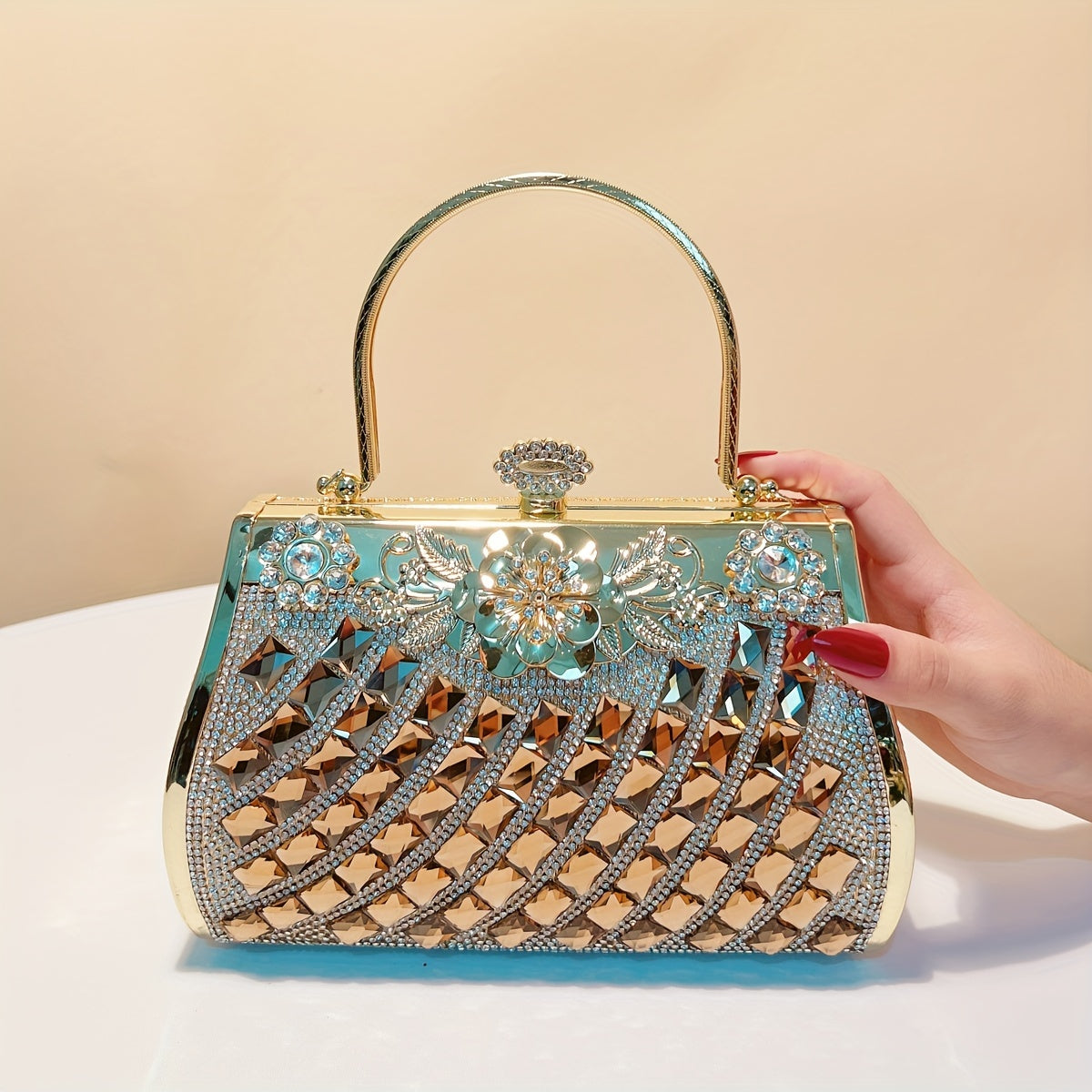 Elegante goldene Abendtasche mit Strasssteinen und Perlen – luxuriöse Clutch mit Metallgriff, aufwendige Perlenstickerei, Polyesterfutter für Hochzeiten, Abschlussbälle und formelle Anlässe