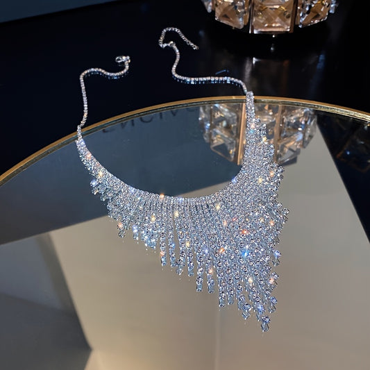 Elegant Tassel Necklace: a Luxurious Vintage Pendant in Royal Style, a Fashionable Accessory for Alluring Women, a Choker Necklace, a Chic Jewelry Gift for Eid.